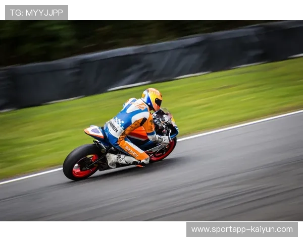 从泥土赛道到数字直播：摩托车赛事百年技术演进史